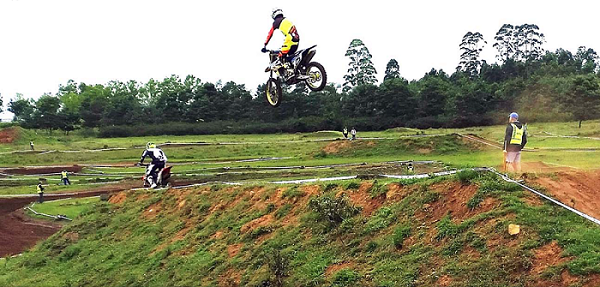 Motorcross - aiming for the sky at Highstakes.