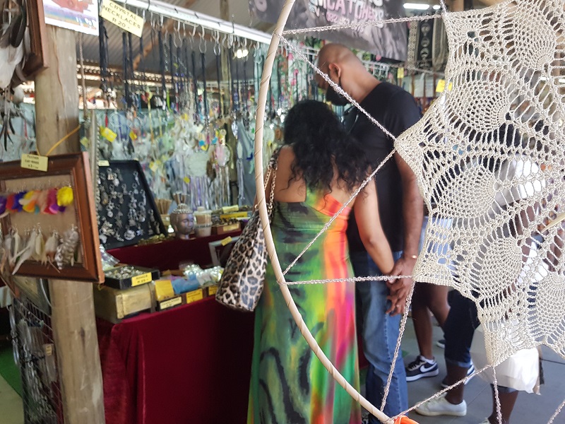 Dream catchers and jewellery – many fabulous collectables can be found at the various markets and retails options in 100 Hills. This is one of the stalls at the Saturday morning Shongweni Market.